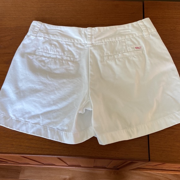 Vineyard vines size 2 Women’s white shorts. Very good used condition. - Picture 2 of 6
